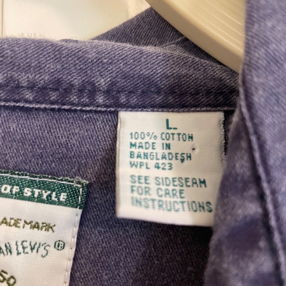 Vintage Levi’s denim button down - Picture 4 of 5